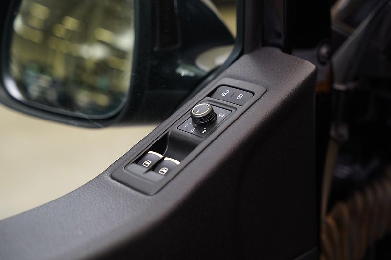 Volkswagen Multivan - fotka 11 z 26