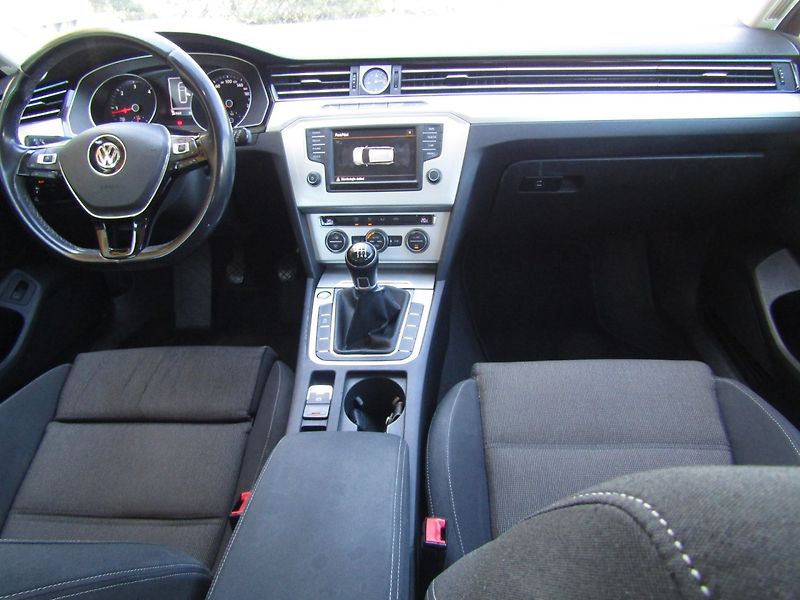 Volkswagen Passat (2015) 2.0 TDI 110kW NOVÉ ROZVODY - fotka 15 z 40