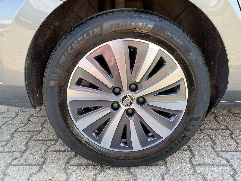 Škoda Superb (2023) Combi 2.0 TDI DSG Style - fotka 30 z 34