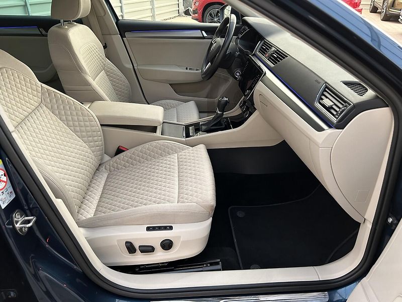 Škoda Superb 2.0 TDI Style - fotka 28 z 30