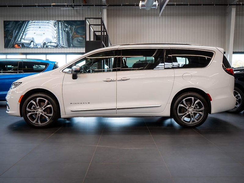 Chrysler Pacifica (2026) 3.6 V6 Pinnacle AWD 2x LCD - fotka 2 z 38