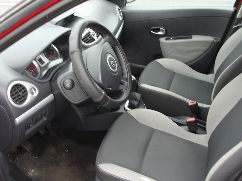Renault Clio 1.5 DCi, 55 kW, klima, tažné - fotka 9 z 24