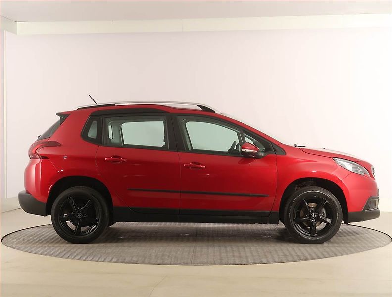 Peugeot 2008 (2018) 1.2 PureTech, Serv.kniha - fotka 6 z 20
