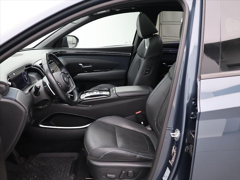 Hyundai Tucson 1,6 T-GDI 132kW 4x4 CZ Premium - fotka 12 z 36