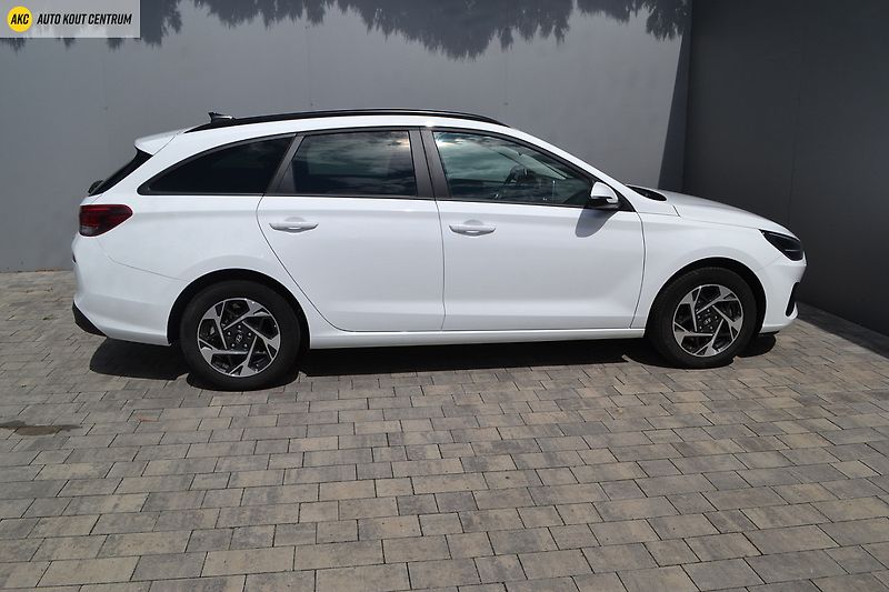 Hyundai i30 WG 1,5I MT SMART FAMILY NAVI - fotka 5 z 43