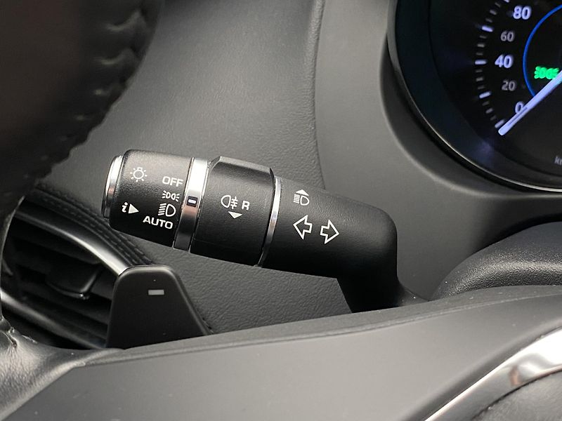 Jaguar XE 30t 221kW AWD AUT CZ - fotka 21 z 39