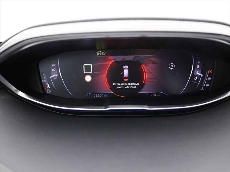 Peugeot 5008 1,2 PureTech 96kW GT 7-Míst - fotka 16 z 31