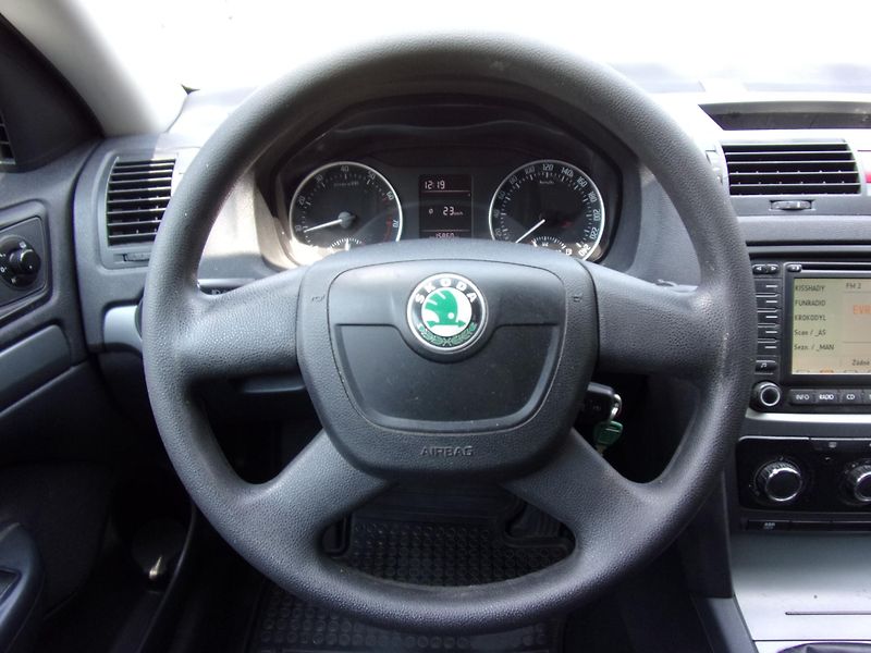 Škoda Octavia (2011) 1.6 MPi 75kW BSE KLIMA TOP KM - fotka 12 z 21