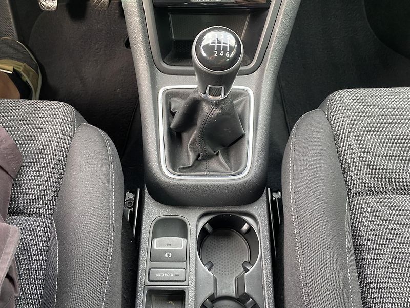 Volkswagen Sharan 1.4 TSI 110kW-7MÍST-NAVI-TAŽNÉ - fotka 23 z 39