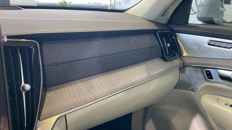 Volvo XC90 (2026) ULTRA BRIGHT, B5 AWD, 184+10 k - fotka 10 z 15
