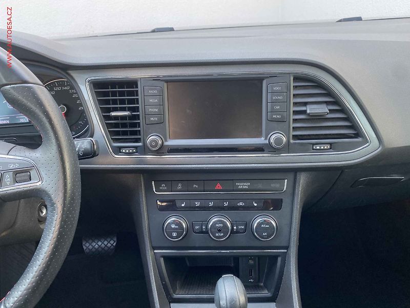 Seat Leon (2016) 1.4 TSi, FR, DSG - fotka 12 z 17