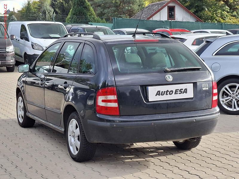 Škoda Fabia (2007) 1.2 HTP, AC, výhřev sed - fotka 4 z 16