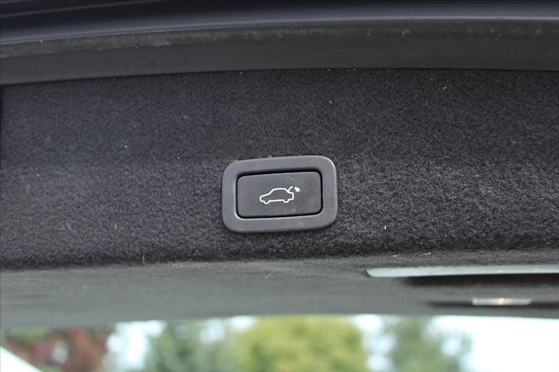 Volvo XC60 2.4 D4 140kW SUMMUM - fotka 12 z 27