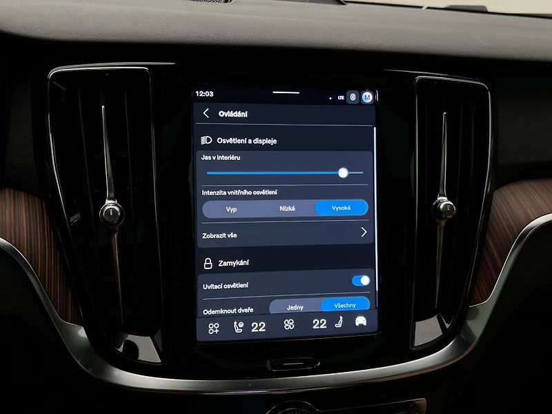 Volvo V60 (2026) B4 PLUS DARK AUT - fotka 43 z 47