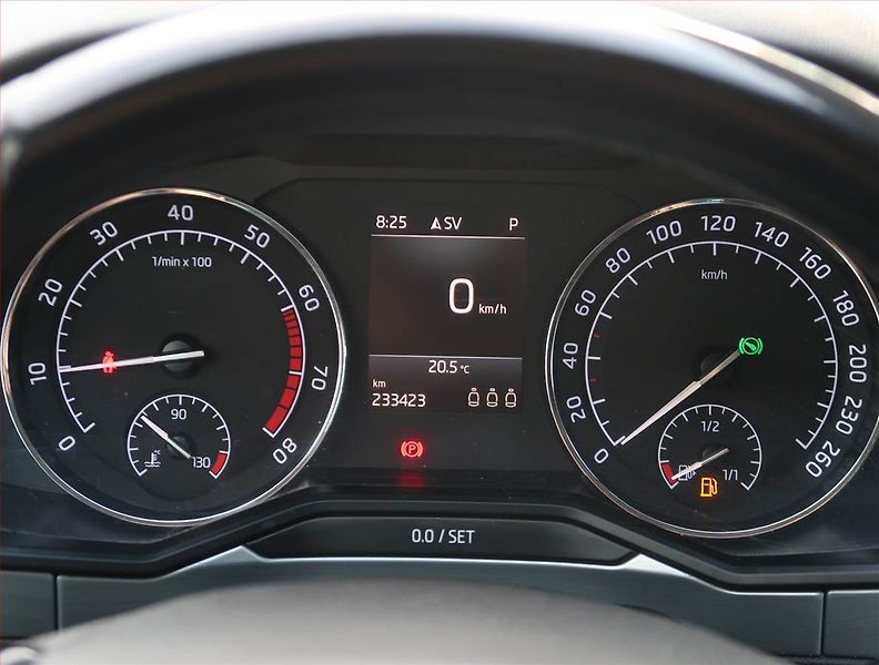 Škoda Superb (2018) Ambition 1.5 TSI, Automat - fotka 11 z 23