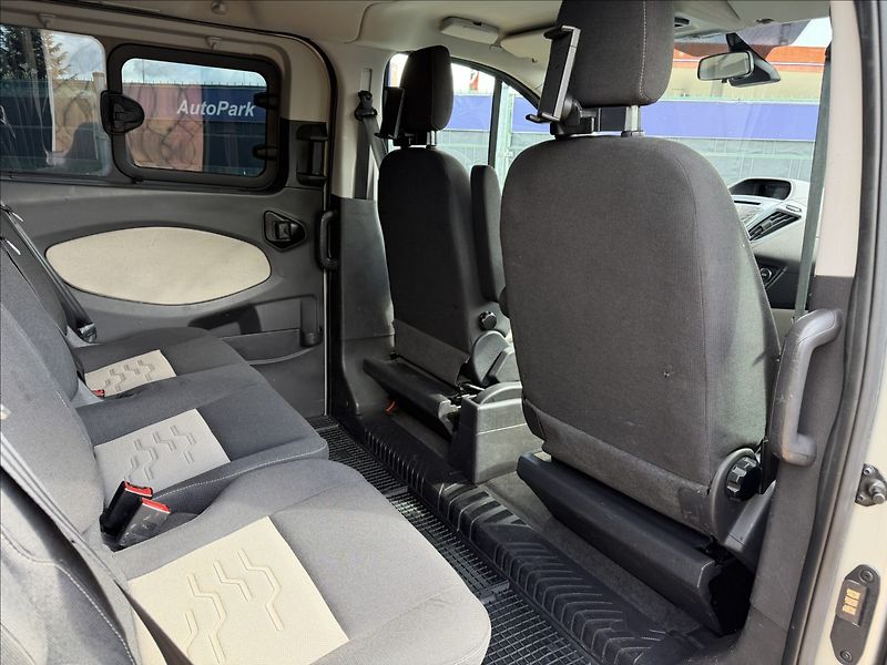 Ford Tourneo Custom 2.2 TDCi Titanium 8míst - fotka 22 z 22