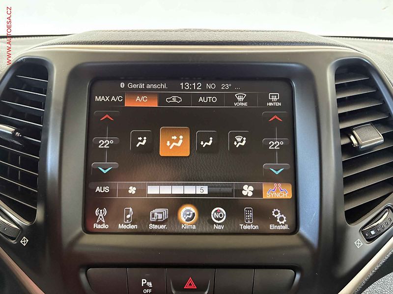 Jeep Cherokee (2015) 2.0 CRD 4x4, servis.kniha, AT - fotka 16 z 20