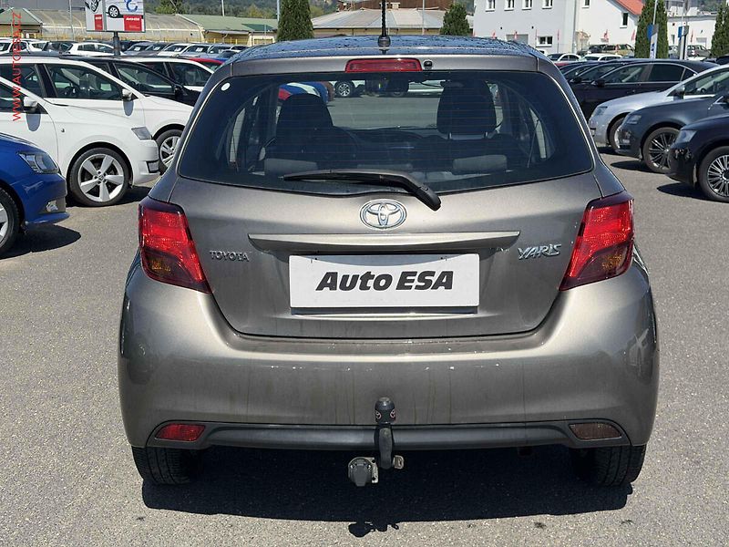 Toyota Yaris (2017) 1.3i, ČR, AC, TZ - fotka 5 z 17
