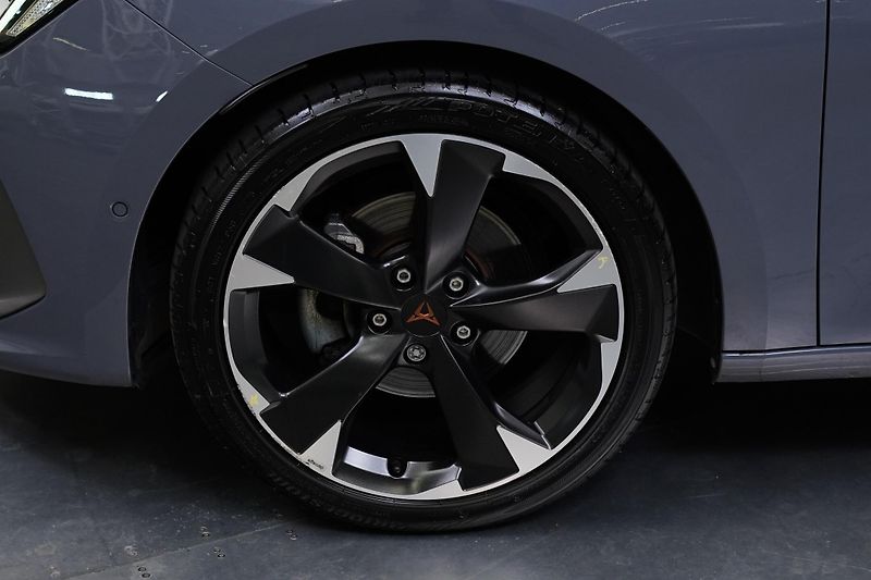 Cupra Leon - fotka 10 z 25