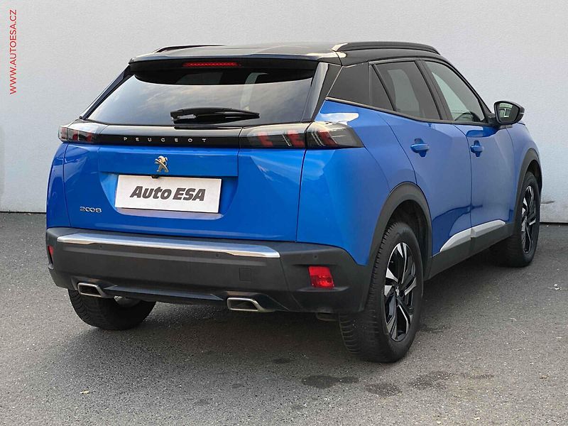 Peugeot 2008 (2023) 1.2PT, Allure, navi, kamera - fotka 4 z 17