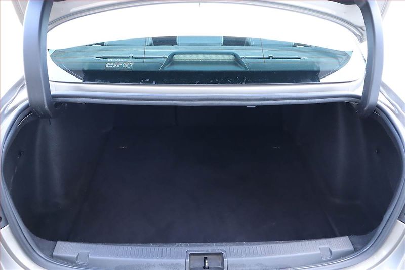 Renault Fluence (2010) 1.6 16V, Tempomat - fotka 14 z 19