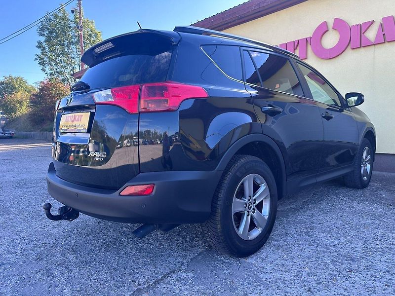 Toyota RAV4 (2015) 2.0i 4x4/Tažné/Kamera/Tempomat - fotka 3 z 28