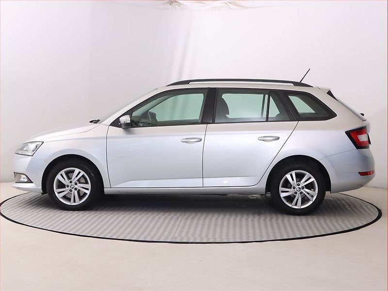 Škoda Fabia (2020) Style 1.0 TSI, Serv.kniha - fotka 3 z 21