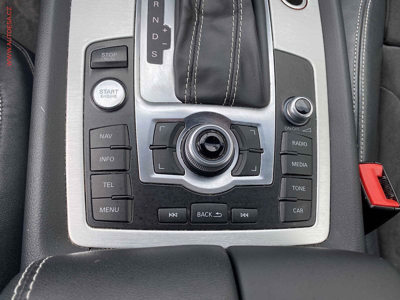 Audi Q7 (2014) 3.0TDi quattro, 7míst, ČR, S - fotka 16 z 20