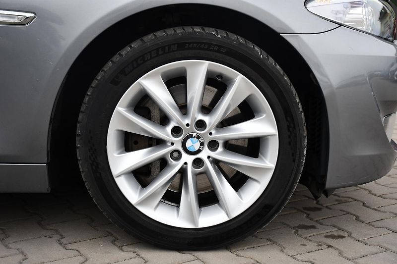 BMW Řada 5 530d xDrive ČR 2xKOLA - fotka 41 z 47