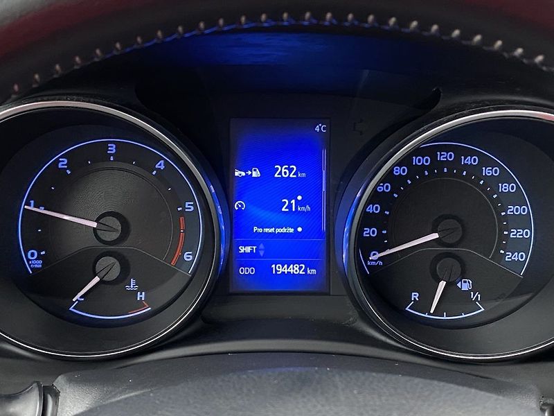 Toyota Auris 1.4D, ČR, Active, manual - fotka 14 z 31