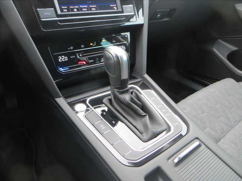Volkswagen Passat 2,0 TDI 110kW Business DSG ČR - fotka 16 z 28