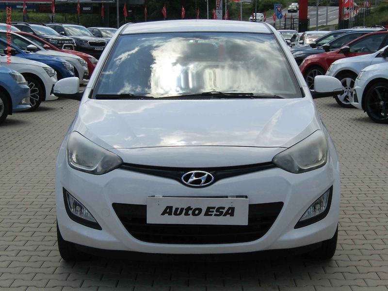 Hyundai i20 (2013) 1.2i, ČR, servis.kniha, AC - fotka 2 z 19