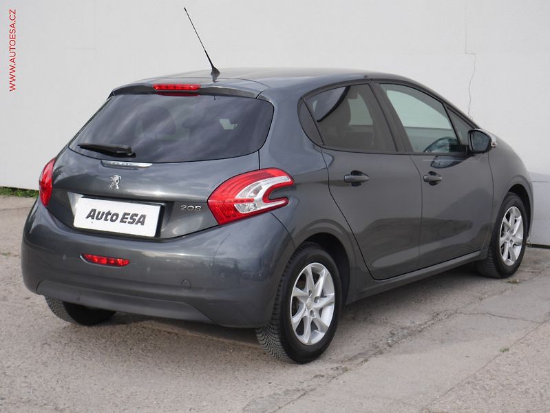 Peugeot 208 (2013) 1.2 VTi, AC, tempo, park - fotka 6 z 15