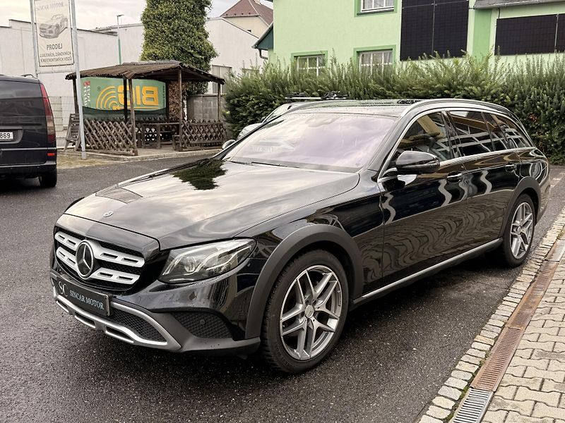 Mercedes-Benz Třídy E (2019) E220d 4Matic Allterrain - fotka 3 z 15