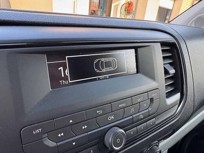 Opel Vivaro (2021) 2.0 CDTI 110 KW - CZ - 6 Míst - fotka 17 z 24