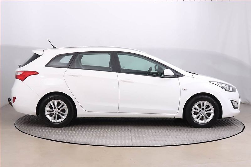 Hyundai i30 (2016) 1.6 MPI, Tempomat - fotka 6 z 17
