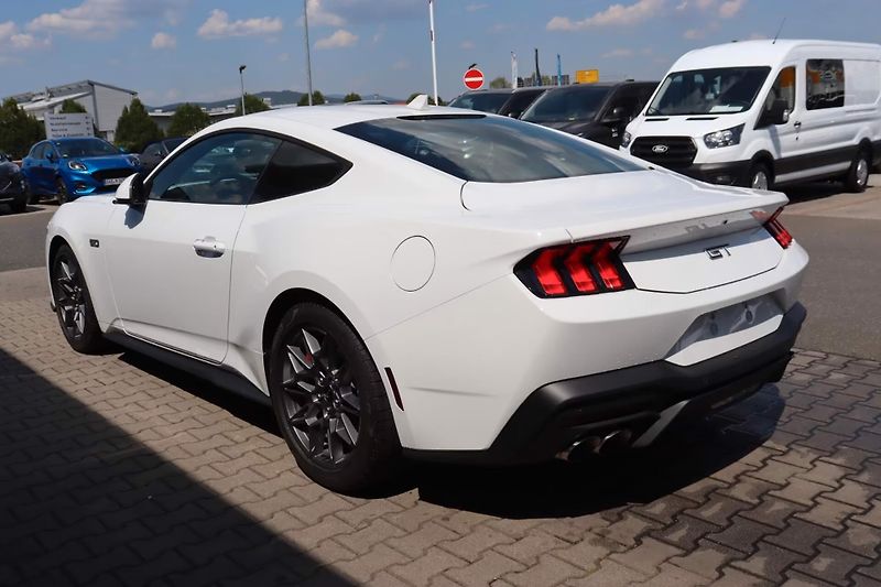 Ford Mustang (2026) Fastback 5.0 MagneRide - fotka 5 z 20