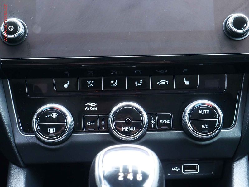 Škoda Octavia (2018) 1.5TSI, 1.maj,ČR, Style, LED - fotka 13 z 16