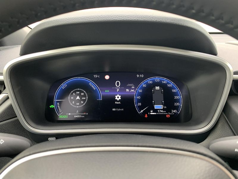 Toyota Corolla Cross STYLE TECH 2.0 HEV 143kW AT - fotka 19 z 32
