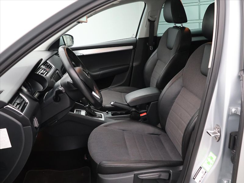 Škoda Octavia 2,0 TDI 110kW DSG Elegance+ - fotka 11 z 30