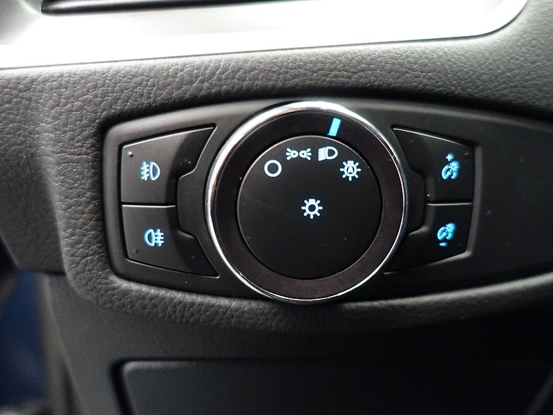 Ford S-MAX 110 kw, manuál, LED světlomety - fotka 22 z 38