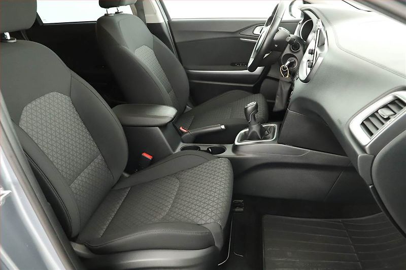 Kia Ceed (2022) 1.5 T-GDI, ČR,1.maj - fotka 12 z 14
