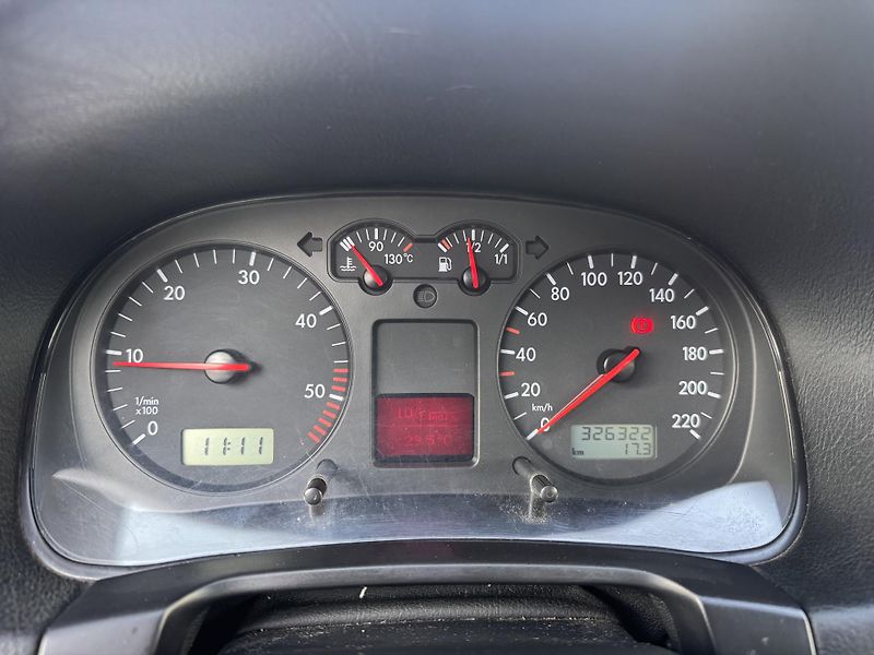 Volkswagen Golf IV 1.9TDI 81Kw Comfort - fotka 6 z 13