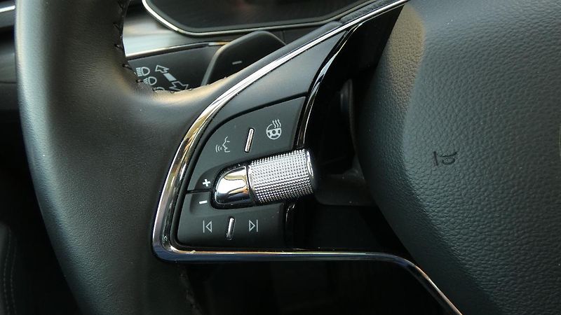 Škoda Superb Combi 1.5 TSI DSG Style - fotka 12 z 27