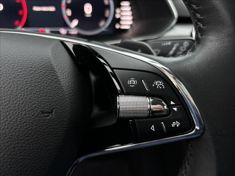 Škoda Superb 2,0 TDI 110kW Style DSG - fotka 29 z 42