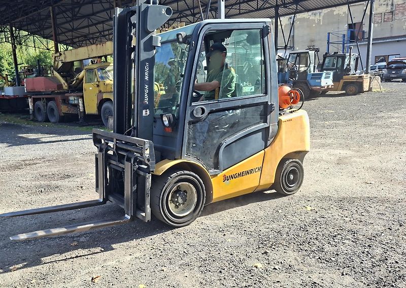 Jungheinrich (2005)  TFG 435-330ZT  3,5 T - fotka 2 z 18