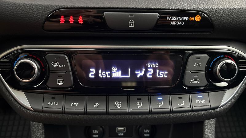 Hyundai i30 1.5 T-GDI Smart Kombi - fotka 12 z 23