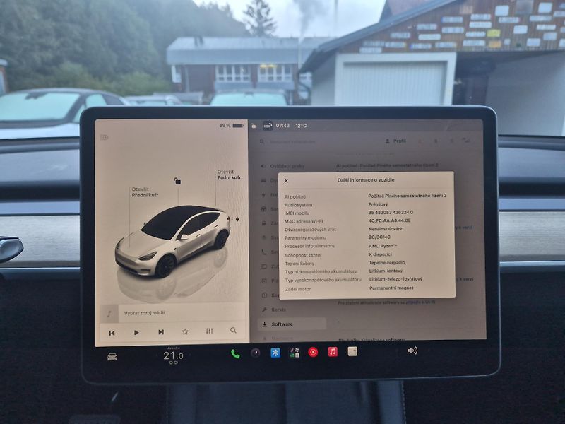 Tesla Model Y RWD 220kw TZ SOH 93,1 % - fotka 36 z 50