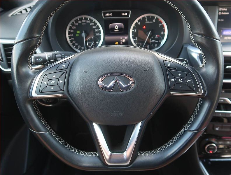 Infiniti Q30 (2019) 1.6t, Automat, Serv.kniha - fotka 17 z 22