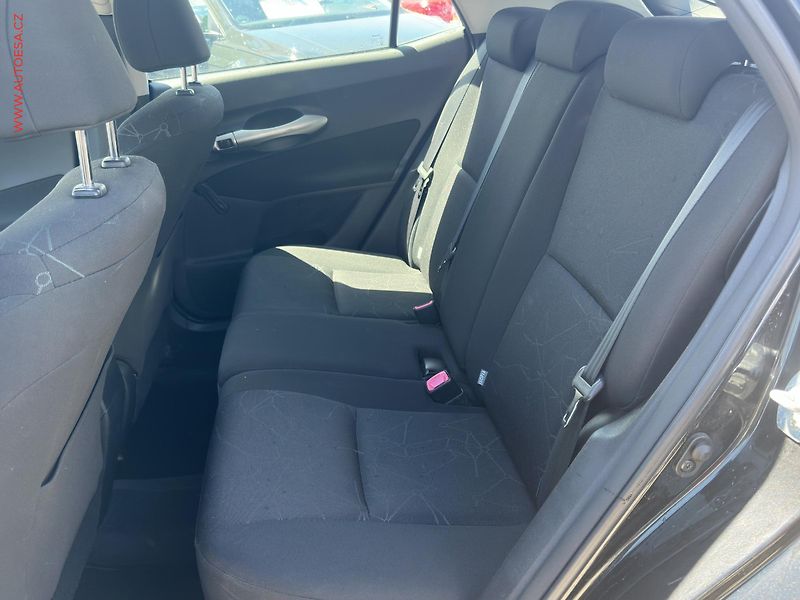 Toyota Auris (2010) 1.3 VVT- i, ČR, AC, park - fotka 10 z 14